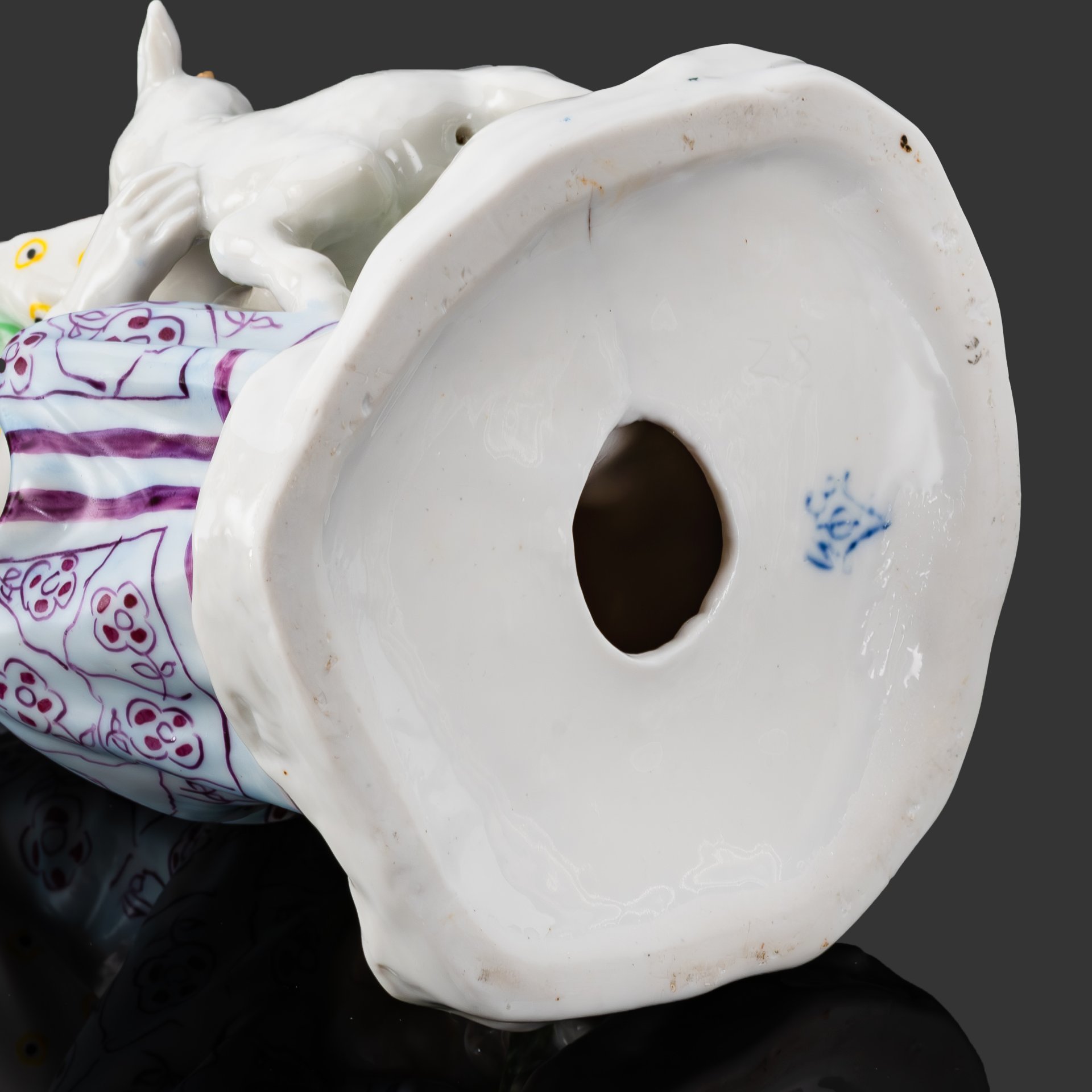 [Редкий вариант росписи] Статуэтка "Сестрица Алёнушка и братец Иванушка", скульптор А.А. Киселёв, фарфор, роспись, золочение, Ленинградский завод фарфоровых изделий (ЛЗФИ), СССР, 1956-1967 гг.