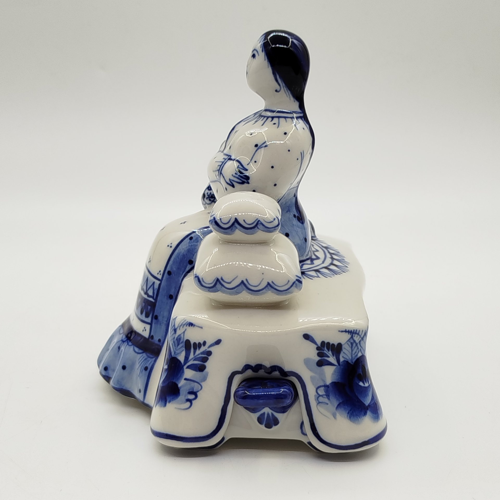 Шкатулка "Сундучок", авт. Н.Т. Бидак, исп. Шакуро