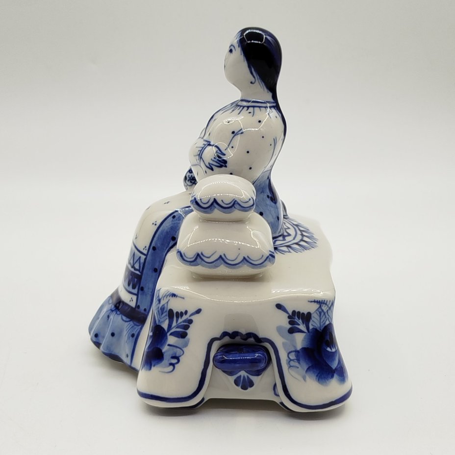 Шкатулка "Сундучок", авт. Н.Т. Бидак, исп. Шакуро