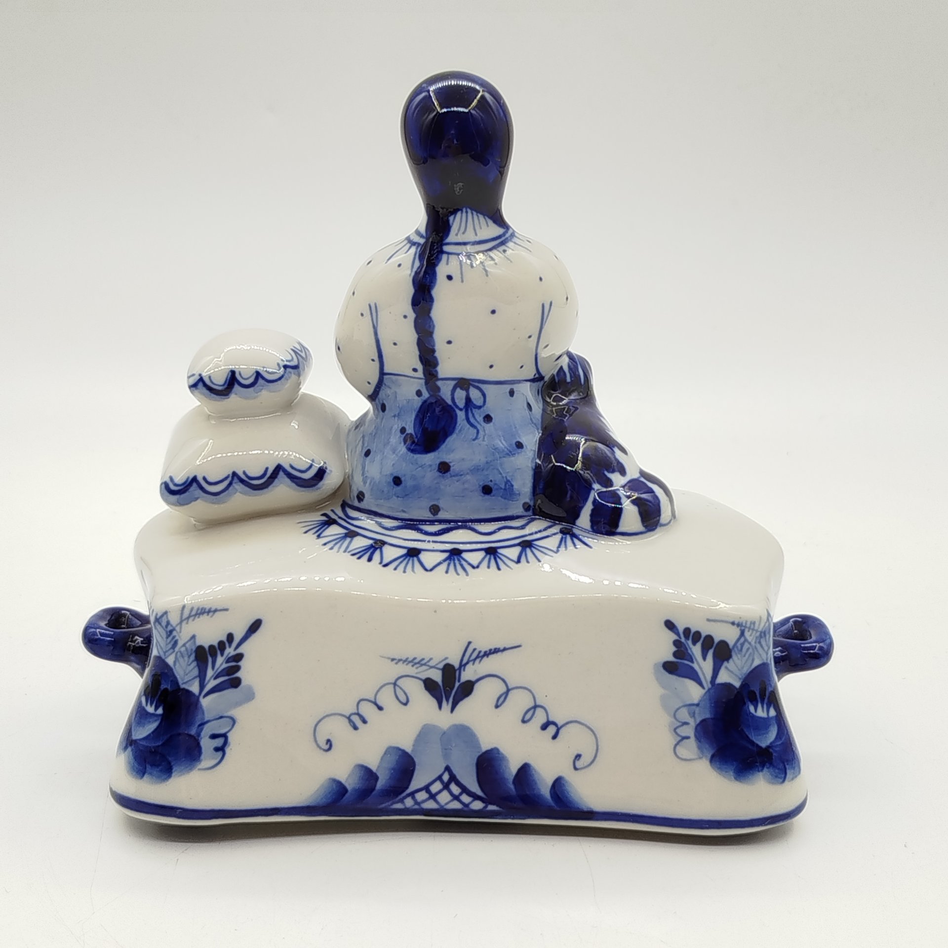 Шкатулка "Сундучок", авт. Н.Т. Бидак, исп. Шакуро