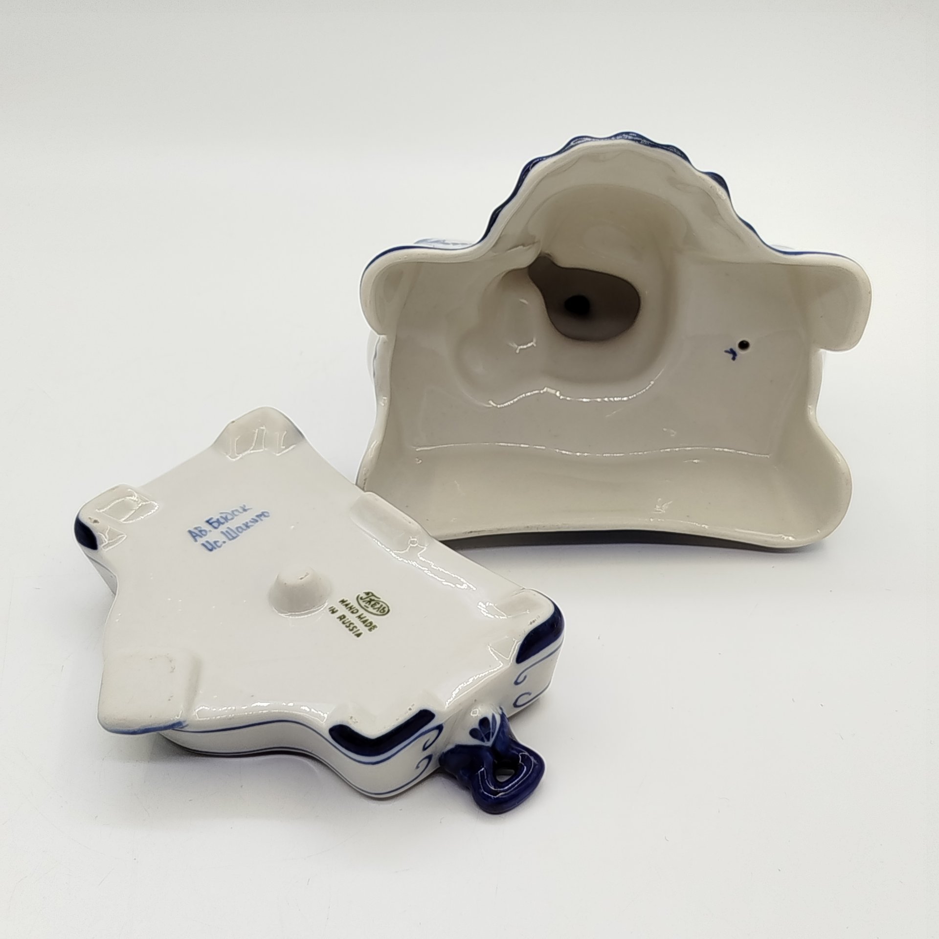 Шкатулка "Сундучок", авт. Н.Т. Бидак, исп. Шакуро