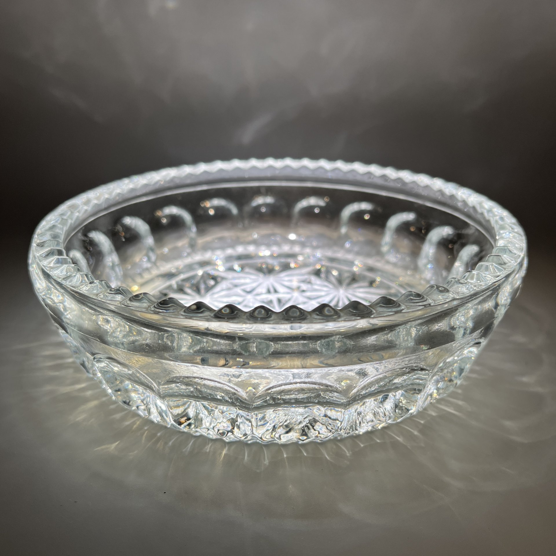 Конфетница (салатник), украшенная рельефным декором, хрусталь, СССР, 1970-1990 гг.