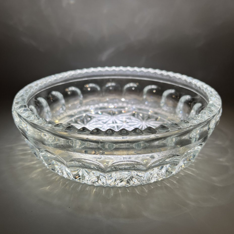 Конфетница (салатник), украшенная рельефным декором