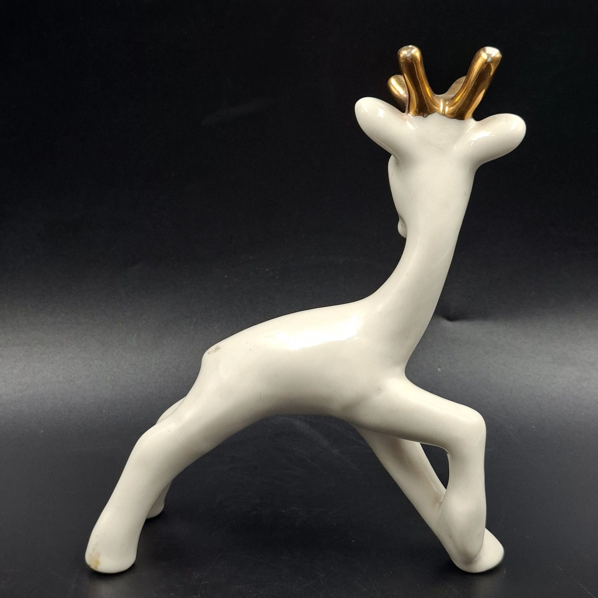 Статуэтка "Олень", фарфор, золочение, Ленинградский завод фарфоровых изделий (ЛЗФИ), СССР, 1956-1967 гг.