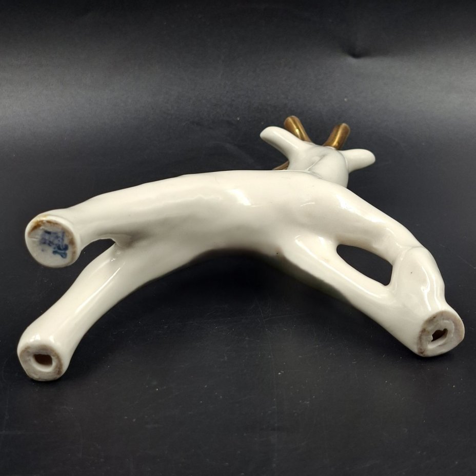 Статуэтка "Олень", фарфор, золочение, Ленинградский завод фарфоровых изделий (ЛЗФИ), СССР, 1956-1967 гг.