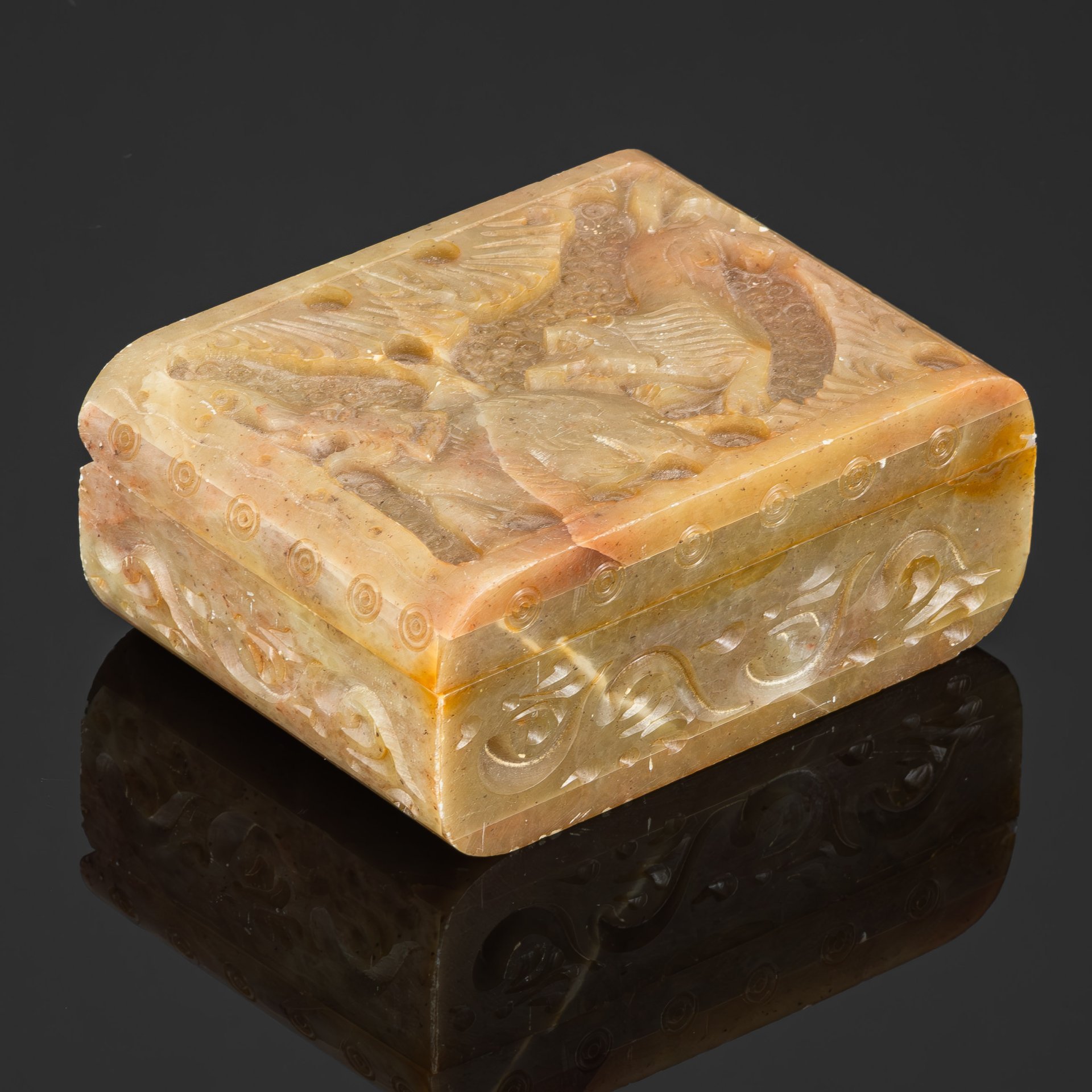 Шкатулка "Охота льва на слона", талькохлорит (мыльный камень), резьба, Азия