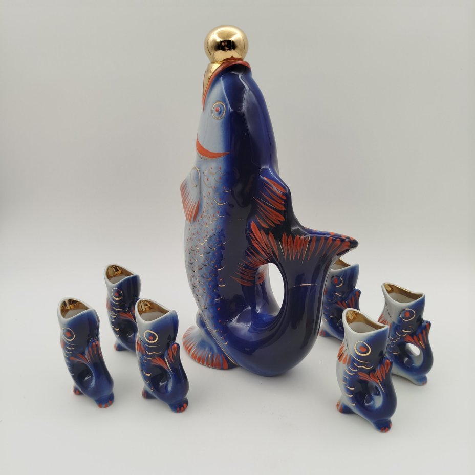 Набор для крепких напитков "Рыба" (штоф и 6 стопки), автор М.Д.Барамидзе, фарфор, роспись, золочение, Полонский завод художественной керамики (Полонное ЗХК), СССР, 1973-1991 гг.