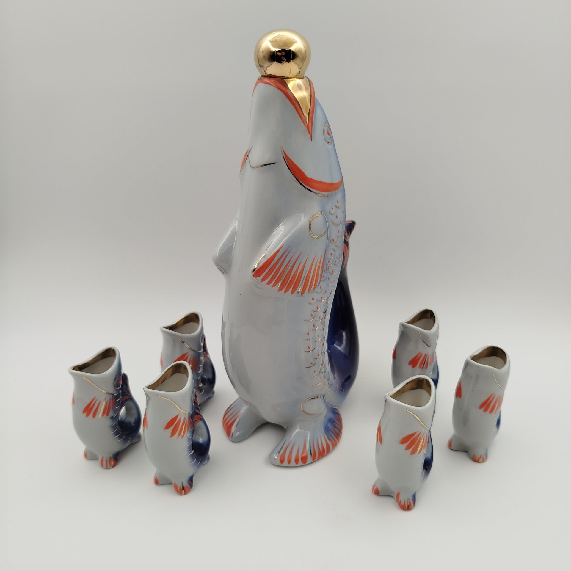 Набор для крепких напитков "Рыба" (штоф и 6 стопки), автор М.Д.Барамидзе, фарфор, роспись, золочение, Полонский завод художественной керамики (Полонное ЗХК), СССР, 1973-1991 гг.