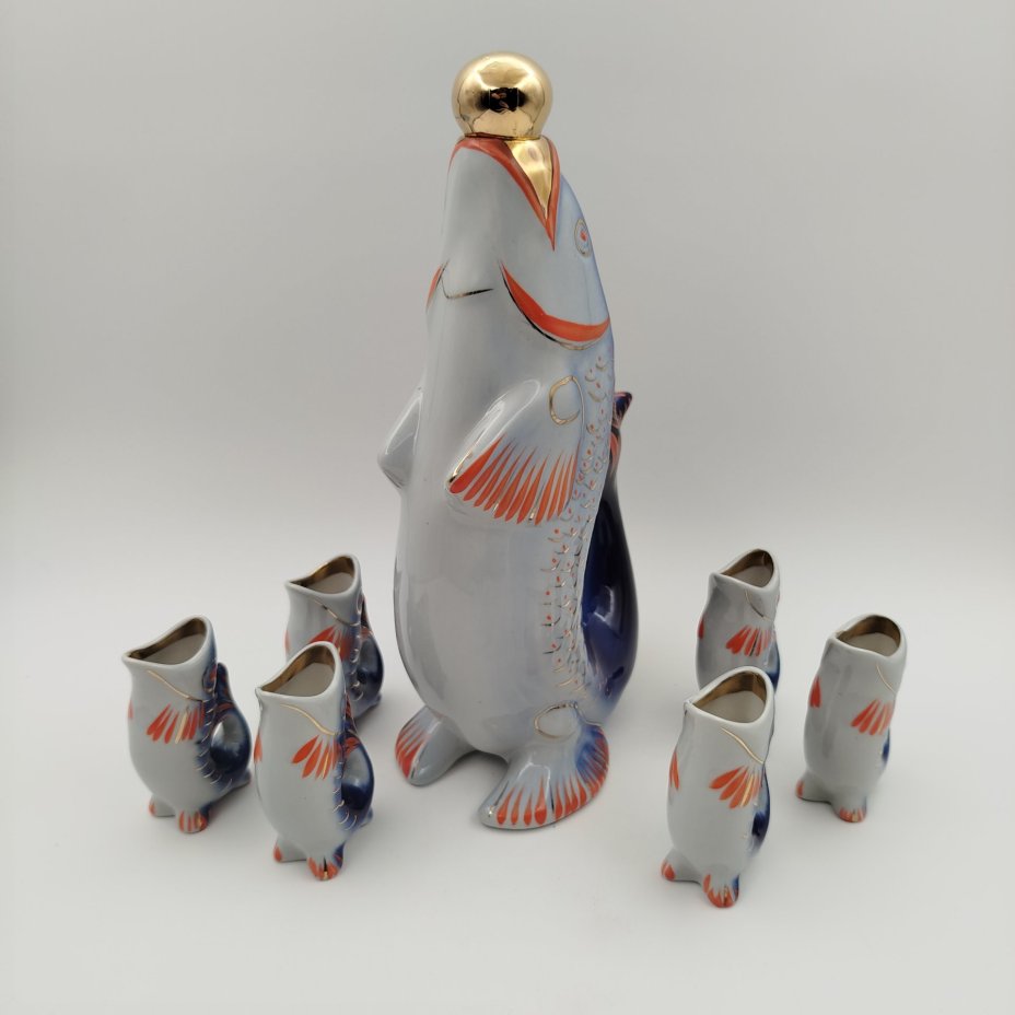 Набор для крепких напитков "Рыба" (штоф и 6 стопки), автор М.Д.Барамидзе, фарфор, роспись, золочение, Полонский завод художественной керамики (Полонное ЗХК), СССР, 1973-1991 гг.