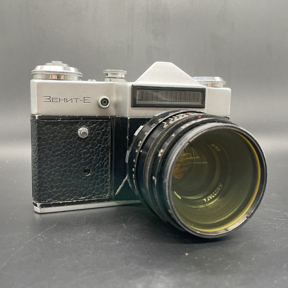 Фотоаппарат "Зенит-Е" с объективом "Гелиос-44", Красногорский механический завод (КМЗ)