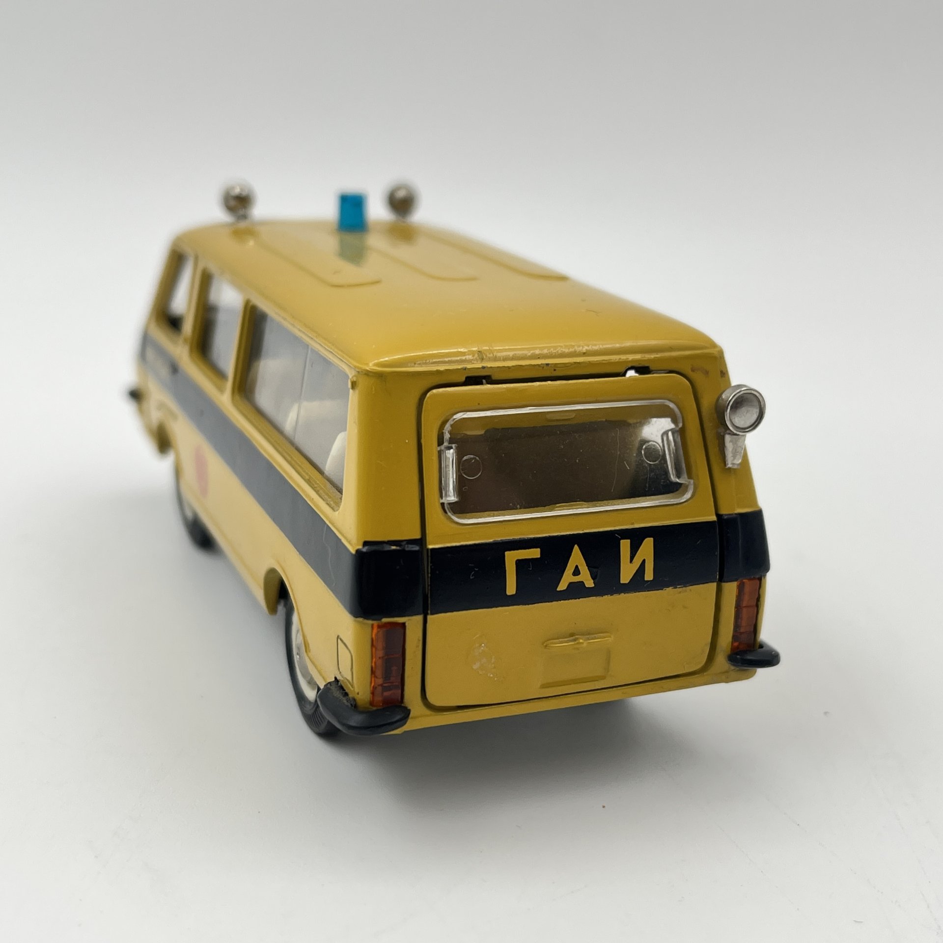 Модель автомобиля "RAF-Патрульная №А25" (ГАИ, Милиция), масштаб 1:43, металл, пластик, стекло, СССР, 1970-1980 гг.