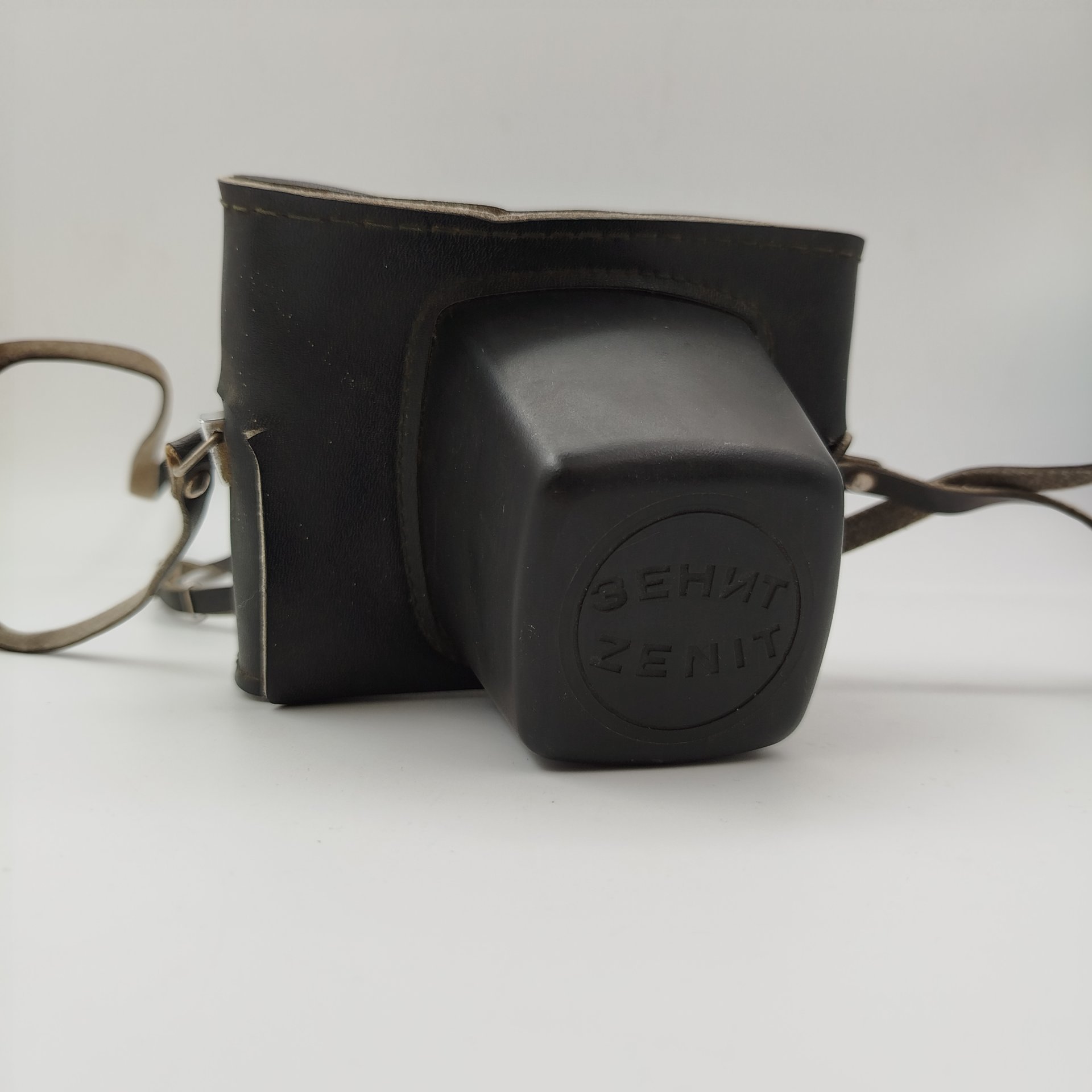 Фотоаппарат "Зенит-ЕТ" c объективом "Гелиос-44-2" в оригинальном кофре, металл, пластик, стекло, кожа, Белорусское оптико-механическое объединение (БелОМО), СССР, 1983 г.