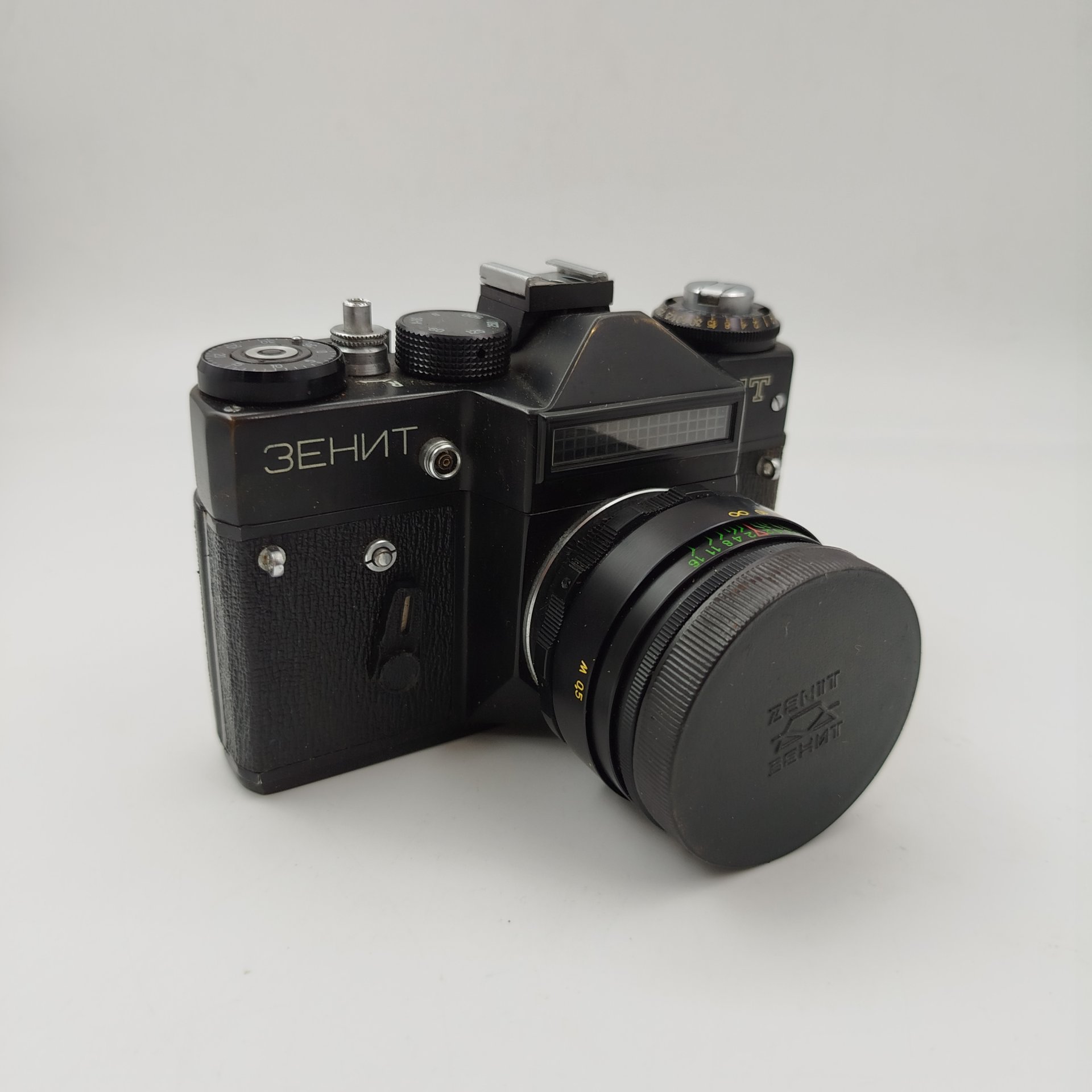 Фотоаппарат "Зенит-ЕТ" c объективом "Гелиос-44-2" в оригинальном кофре, металл, пластик, стекло, кожа, Белорусское оптико-механическое объединение (БелОМО), СССР, 1983 г.