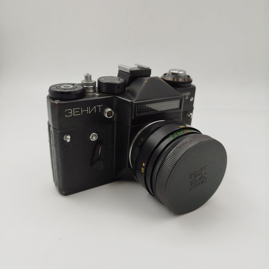 Фотоаппарат "Зенит-ЕТ" c объективом "Гелиос-44-2" в оригинальном кофре, металл, пластик, стекло, кожа, Белорусское оптико-механическое объединение (БелОМО), СССР, 1983 г.