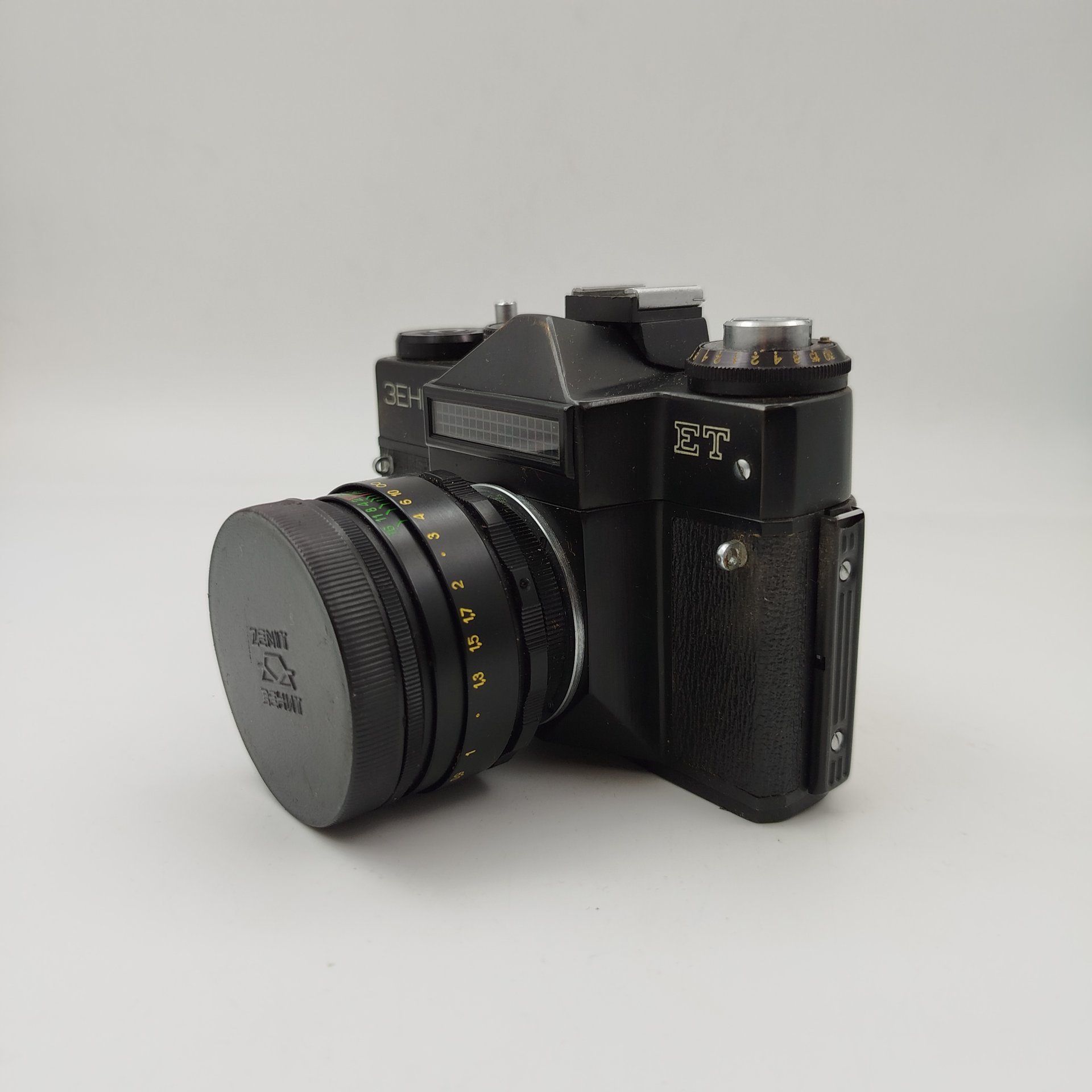 Фотоаппарат "Зенит-ЕТ" c объективом "Гелиос-44-2" в оригинальном кофре, металл, пластик, стекло, кожа, Белорусское оптико-механическое объединение (БелОМО), СССР, 1983 г.