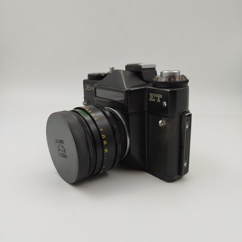 Фотоаппарат "Зенит-ЕТ" c объективом "Гелиос-44-2" в оригинальном кофре, металл, пластик, стекло, кожа, Белорусское оптико-механическое объединение (БелОМО), СССР, 1983 г.