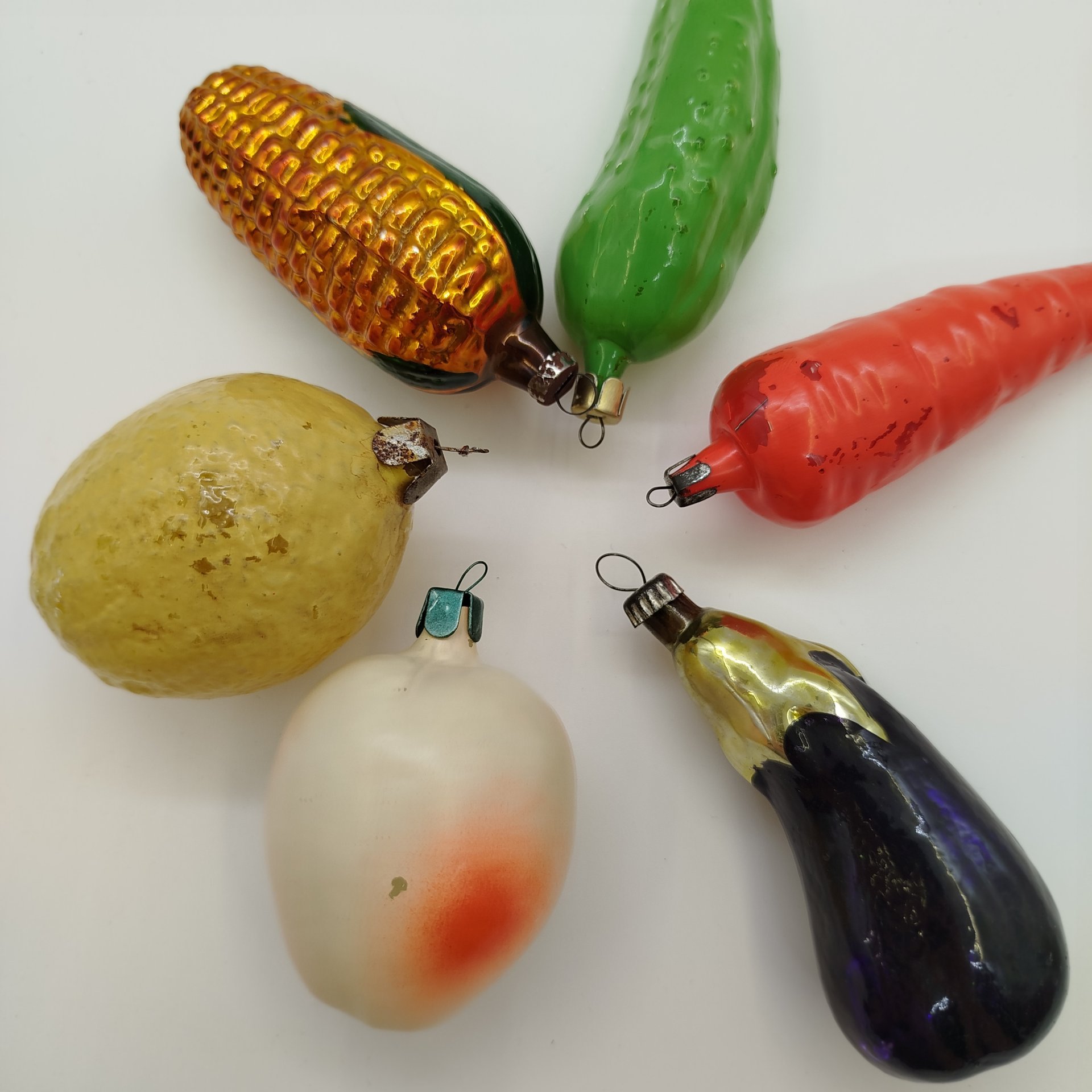 Набор из шести елочных игрушек в форме овощей и фруктов, стекло, металл, СССР, 1950-1980 гг.