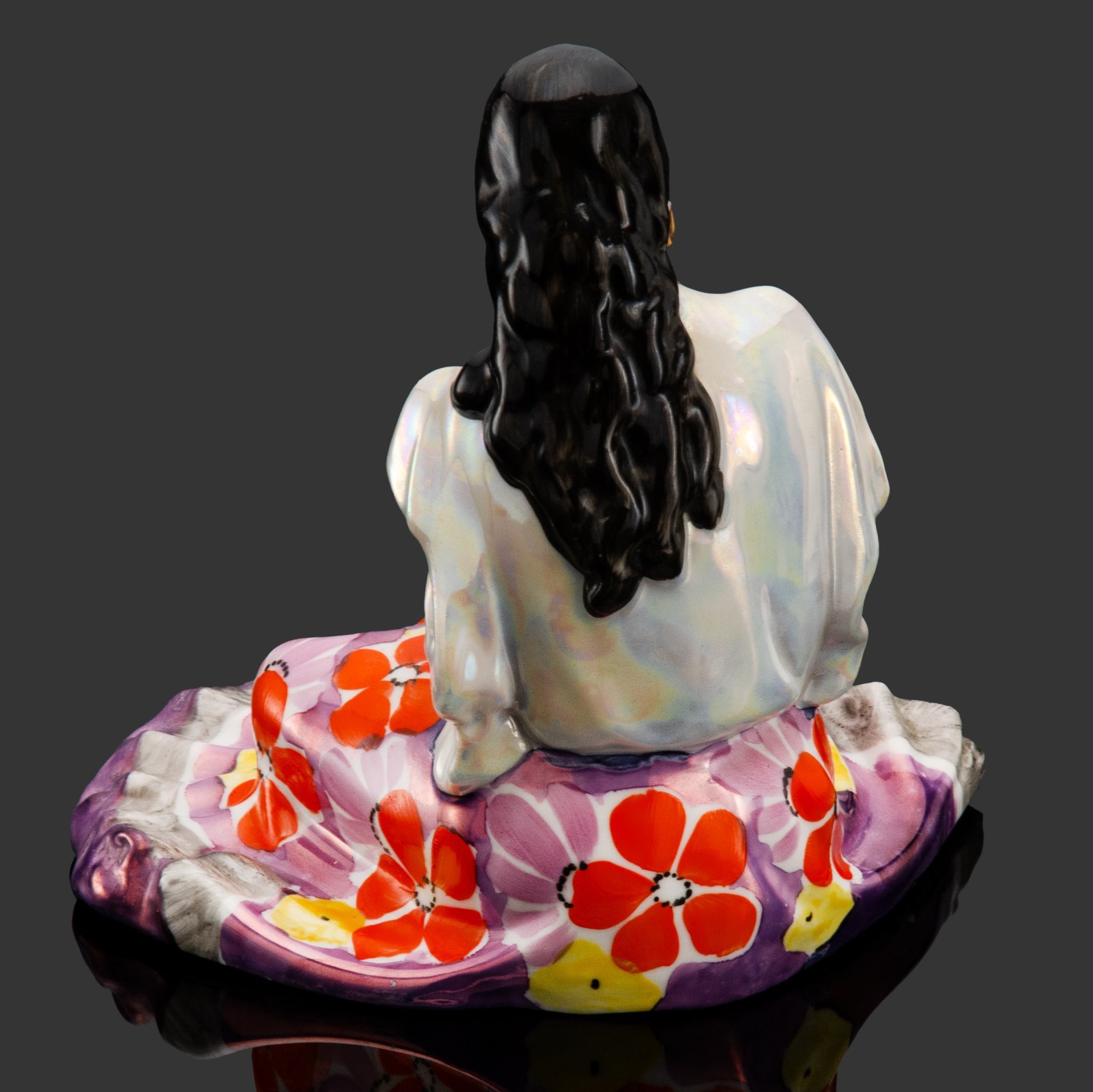 Статуэтка "Цыганка Земфира", скульптор А. Д. Бржезицкая, фарфор, роспись, люстр, золочение, Дулевский фарфоровый завод (Дулёво), СССР, 1968-1991 гг.