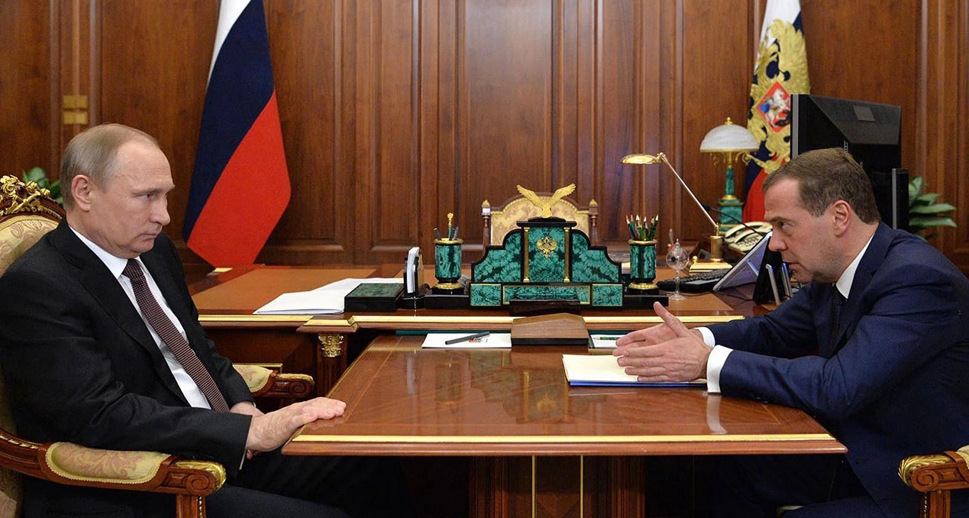 ВЕРНУЛИ Лампа кабинетная "Президентская" в подарочном кофре, выполненная в стиле классицизм, мастер Александр Понамарев