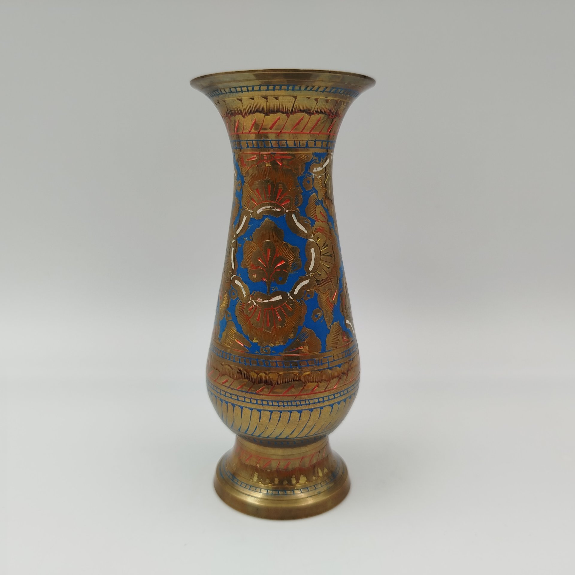 Вазочка с растительным декором в восточном стиле, латунь, гравировка, холодные эмали, Индия, 1970-1990 гг.