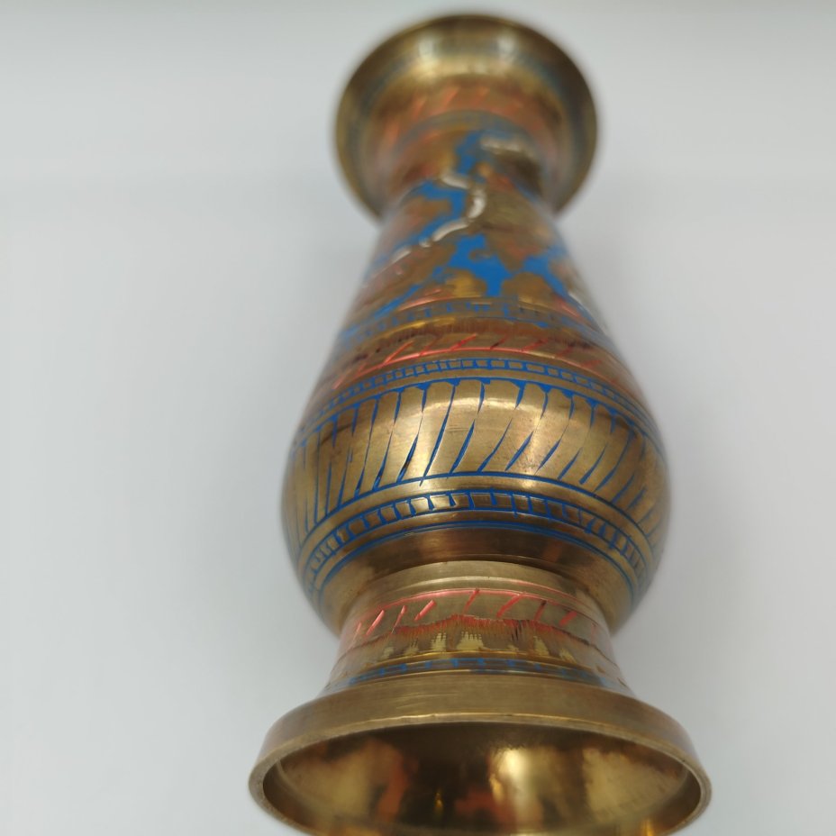 Вазочка с растительным декором в восточном стиле