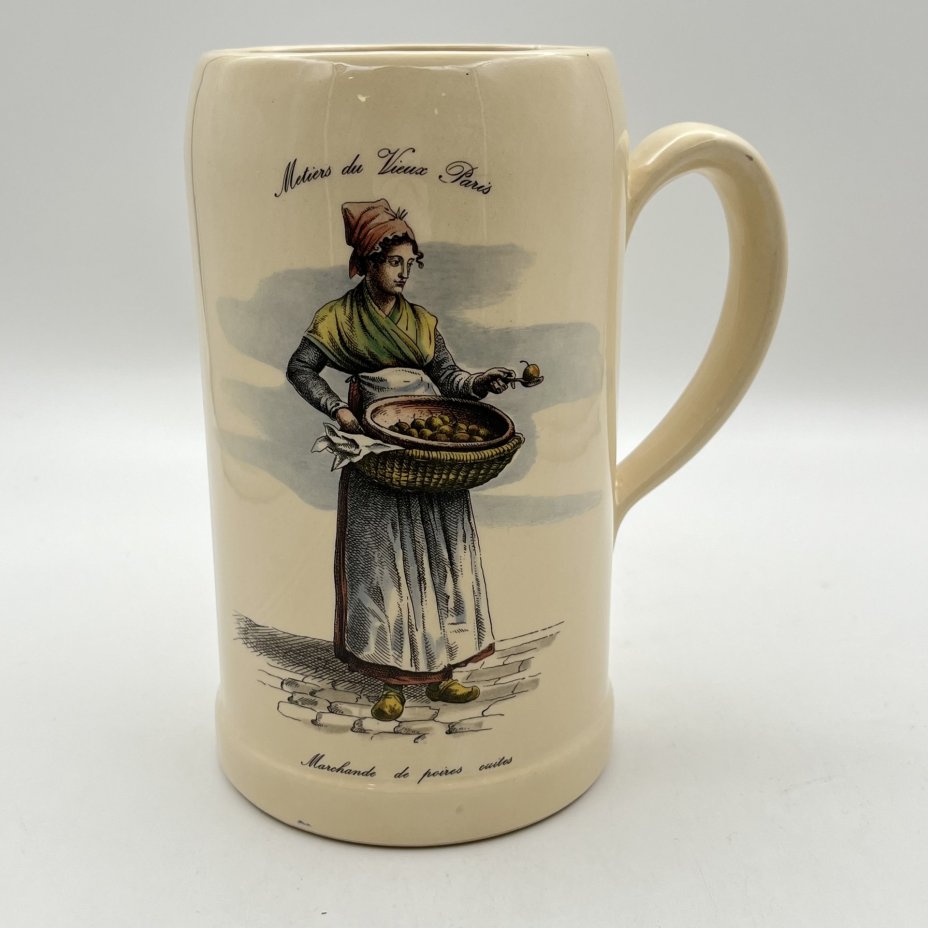 Кружка пивная из цикла Профессии старого Парижа "Торговка грушами", Rouge Fountaine Baudour Ceramic, керамика, деколь, Бельгия, 1950-1980 гг.