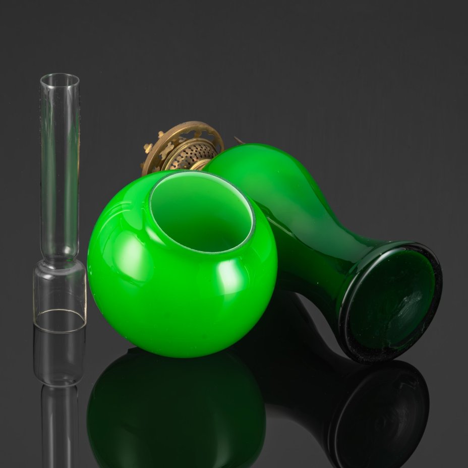 Лампа керосиновая  зеленого оттенка с круглым плафоном,  Kosmos-Brenner