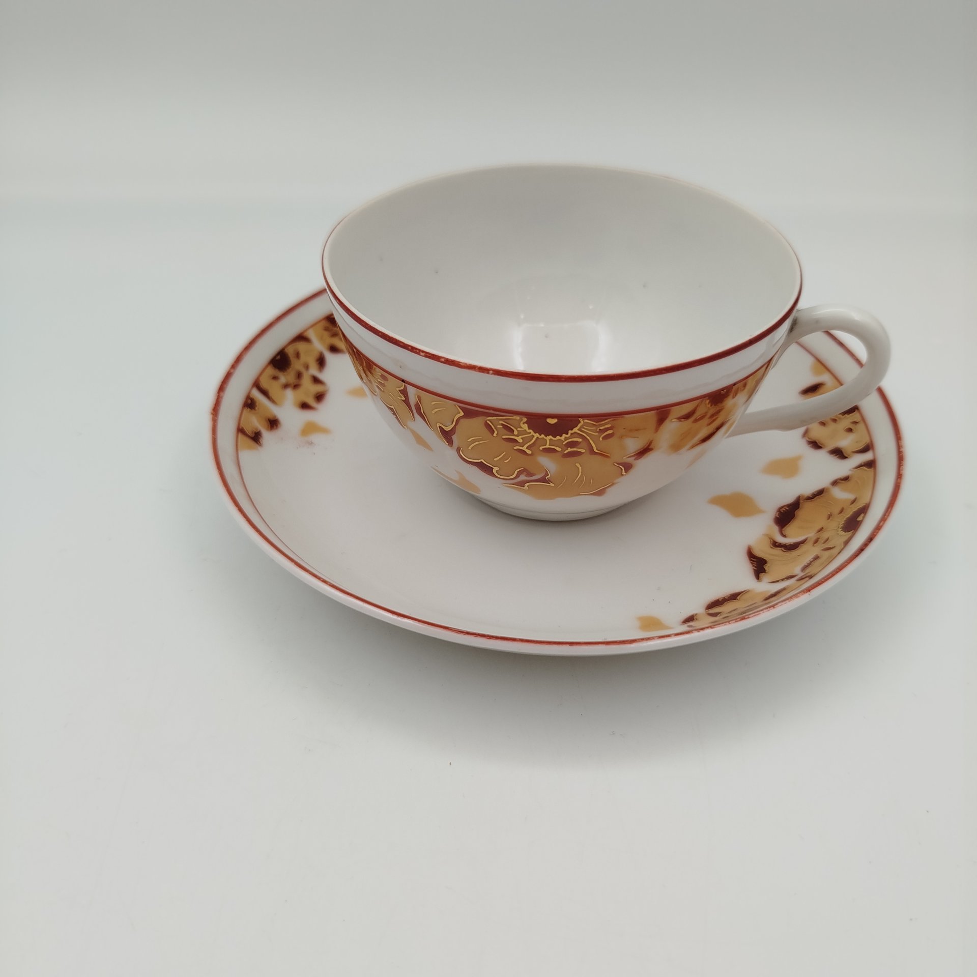 Пара чайная с цветочным декором, фарфор, печать по трафарету, обводка, золочение, Дмитровский фарфоровый завод (ДФЗ Вербилки), СССР, 1946-1950 гг.