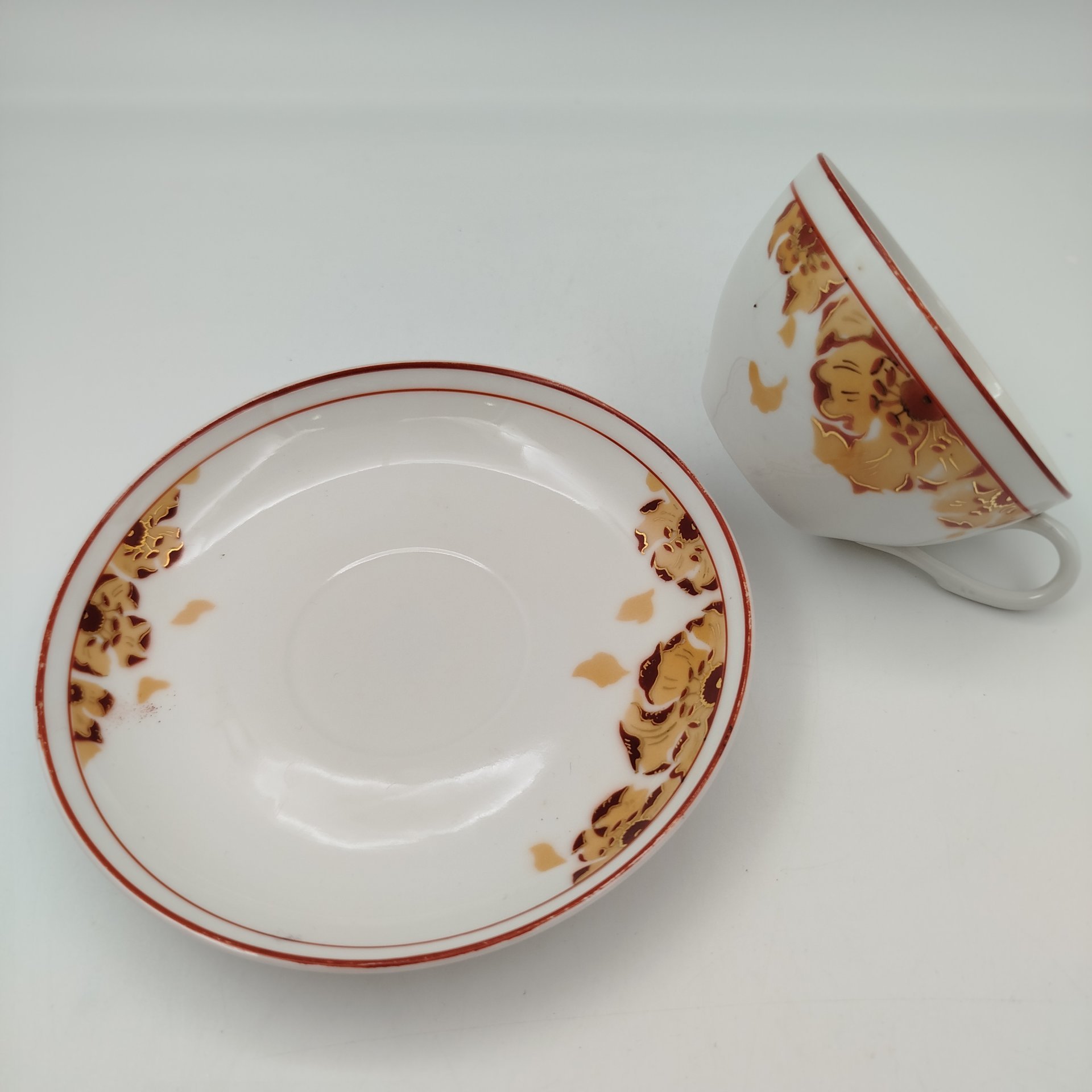 Пара чайная с цветочным декором, фарфор, печать по трафарету, обводка, золочение, Дмитровский фарфоровый завод (ДФЗ Вербилки), СССР, 1946-1950 гг.