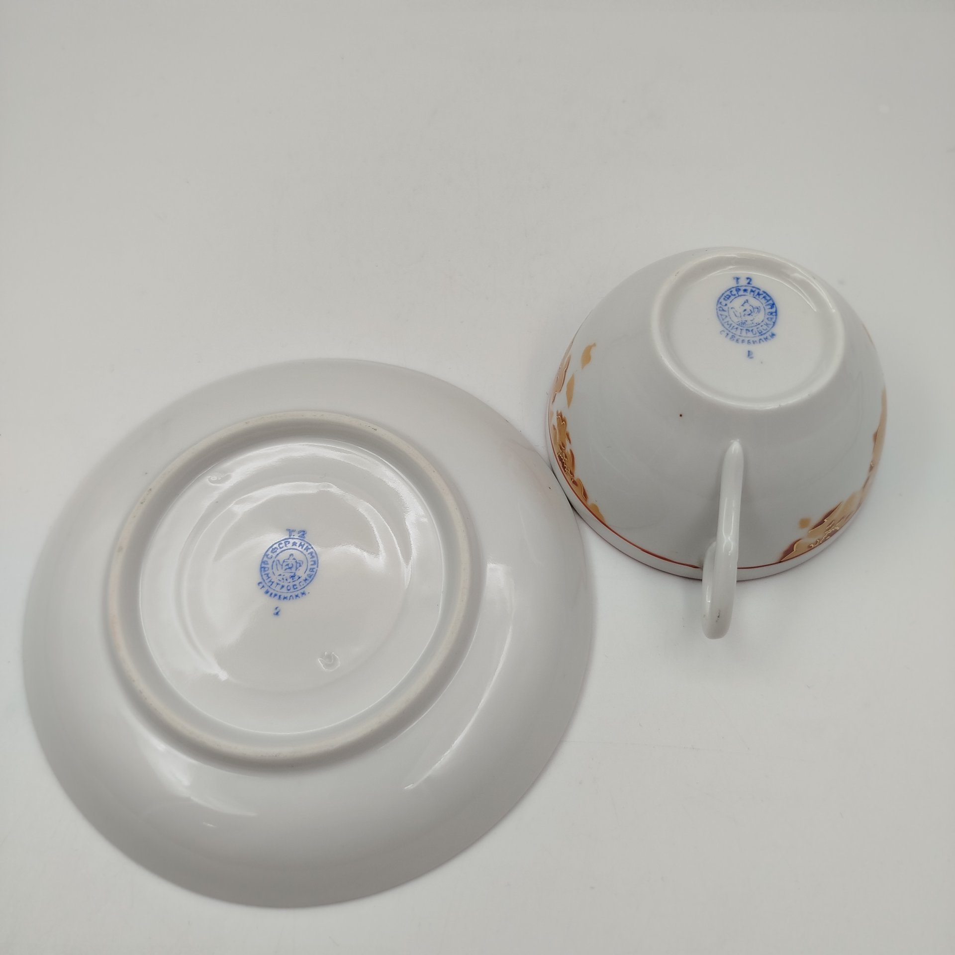 Пара чайная с цветочным декором, фарфор, печать по трафарету, обводка, золочение, Дмитровский фарфоровый завод (ДФЗ Вербилки), СССР, 1946-1950 гг.