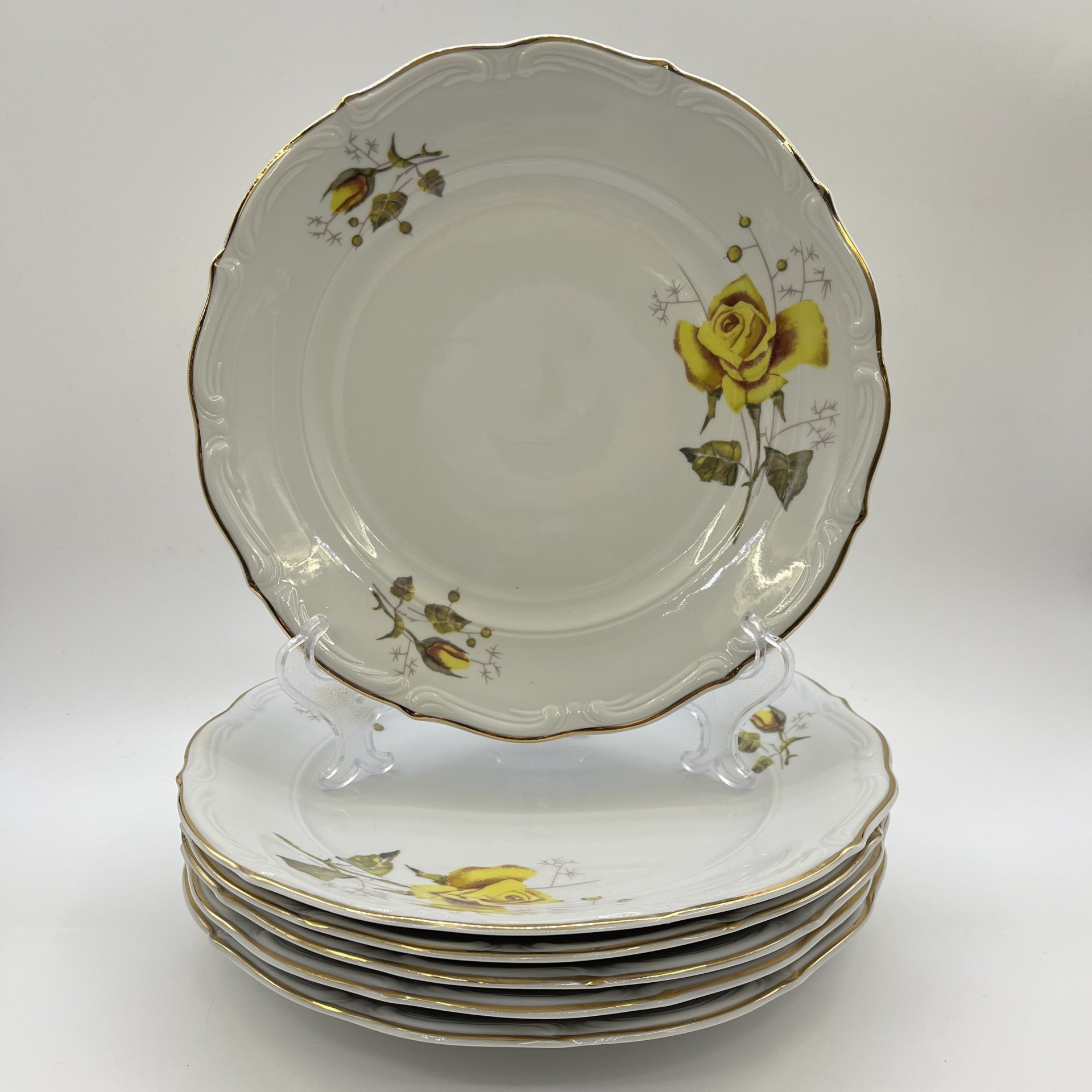 Набор из 6-ти обеденных тарелок с фигурным бортом и  изображением роз, фарфор, деколь, золочение, Walbrzych, Польша, 1952-1992 гг.