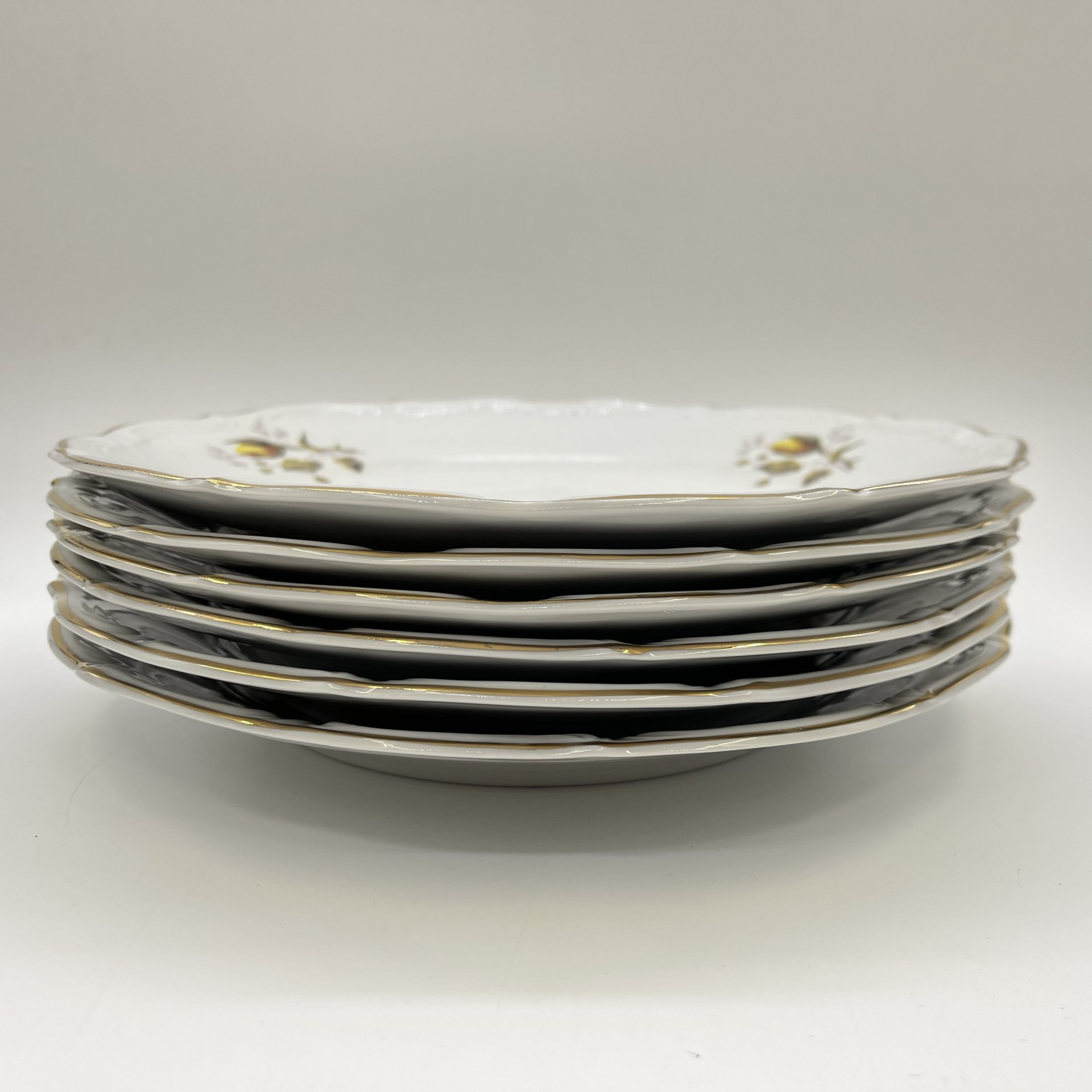 Набор из 6-ти обеденных тарелок с фигурным бортом и  изображением роз, фарфор, деколь, золочение, Walbrzych, Польша, 1952-1992 гг.