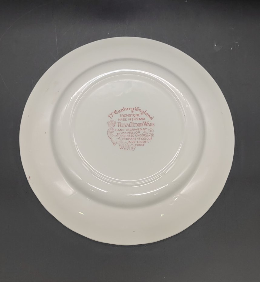 Тарелка декоративная винтажная из серии "Англия 17-ого века Royal Tudor Ware (Королевская посуда эпохи Тюдоров)" по гравюре W.N. Mellor, Ironstone