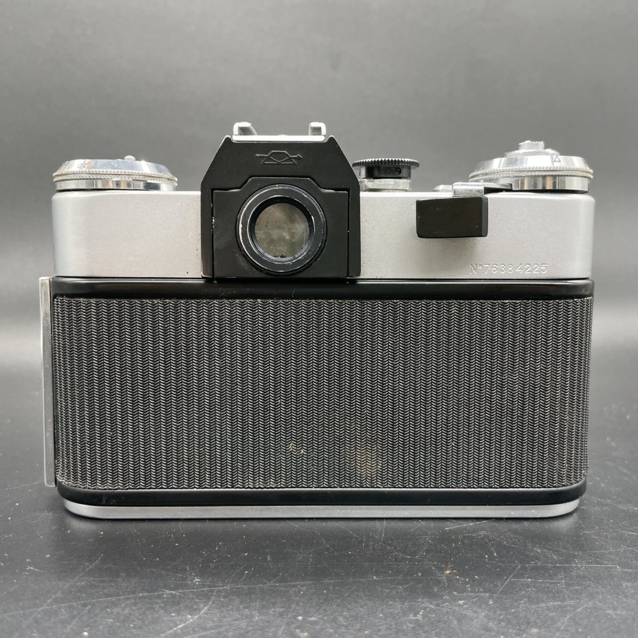 Фотоаппарат плёночный "Зенит-Е" с объективом "Индустар 50-2" в оригинальном кофре, металл, стекло, кожа, пластик, Красногорский механический завод (КМЗ), СССР, 1976 г.