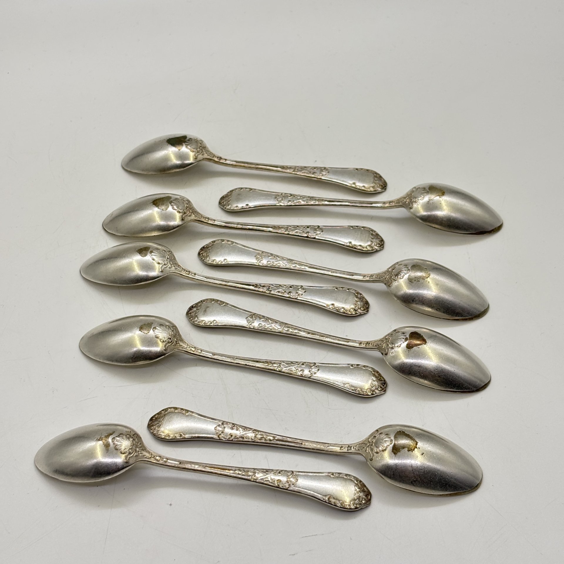 Набор из девяти чайных ложек с растительным декором, металл, серебрение, Fraget (Фабрика серебряных и плакированных изделий Иосифа Фраже), Царство Польское, 1890-1917 гг.