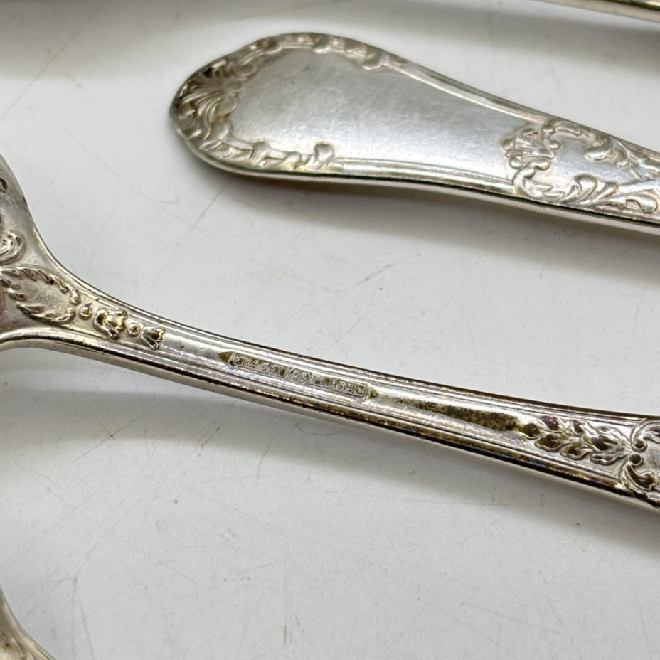 Набор из девяти чайных ложек с растительным декором, металл, серебрение, Fraget (Фабрика серебряных и плакированных изделий Иосифа Фраже), Царство Польское, 1890-1917 гг.