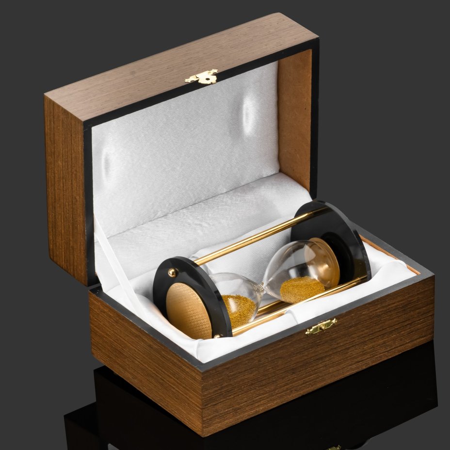 Часы песочные на долеритовом основании в подарочной коробке, латунь, никель, долерит, никелирование, золочение, Златоуст, Российская Федерация, 2025 г.