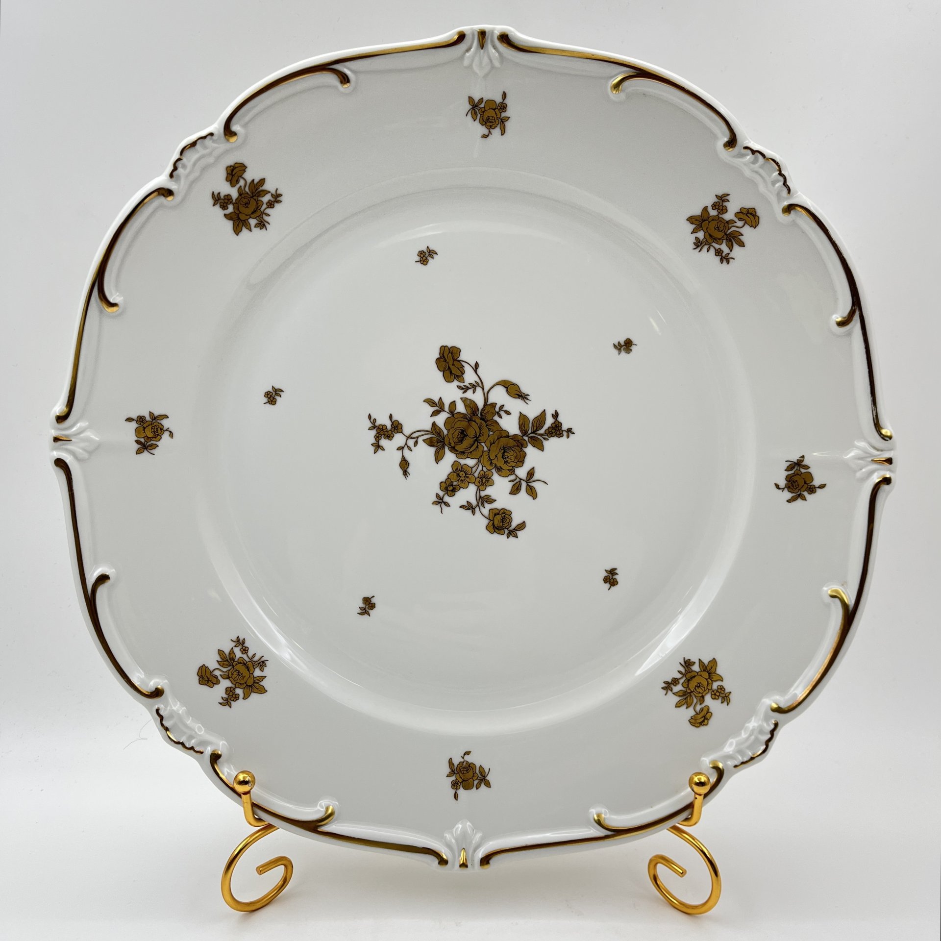 Блюдо, украшенное цветочным декором, серия "Katharina", фарфор, золочение, Weimar Porzellan (Веймарский фарфор), ГДР, 1950-1980 гг.