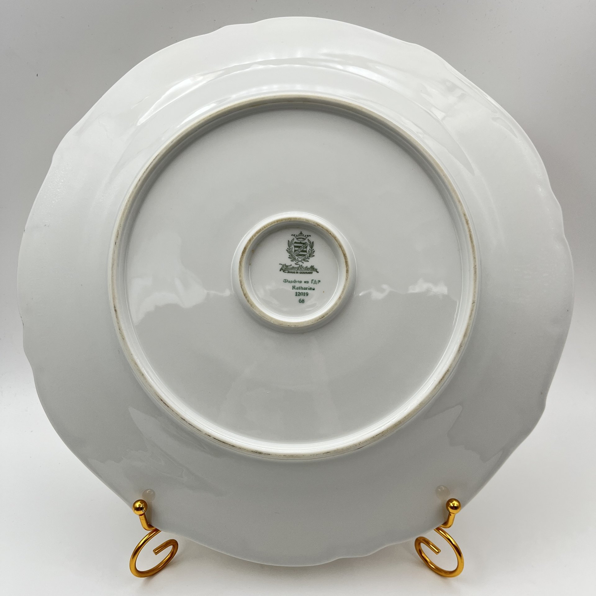 Блюдо, украшенное цветочным декором, серия "Katharina", фарфор, золочение, Weimar Porzellan (Веймарский фарфор), ГДР, 1950-1980 гг.
