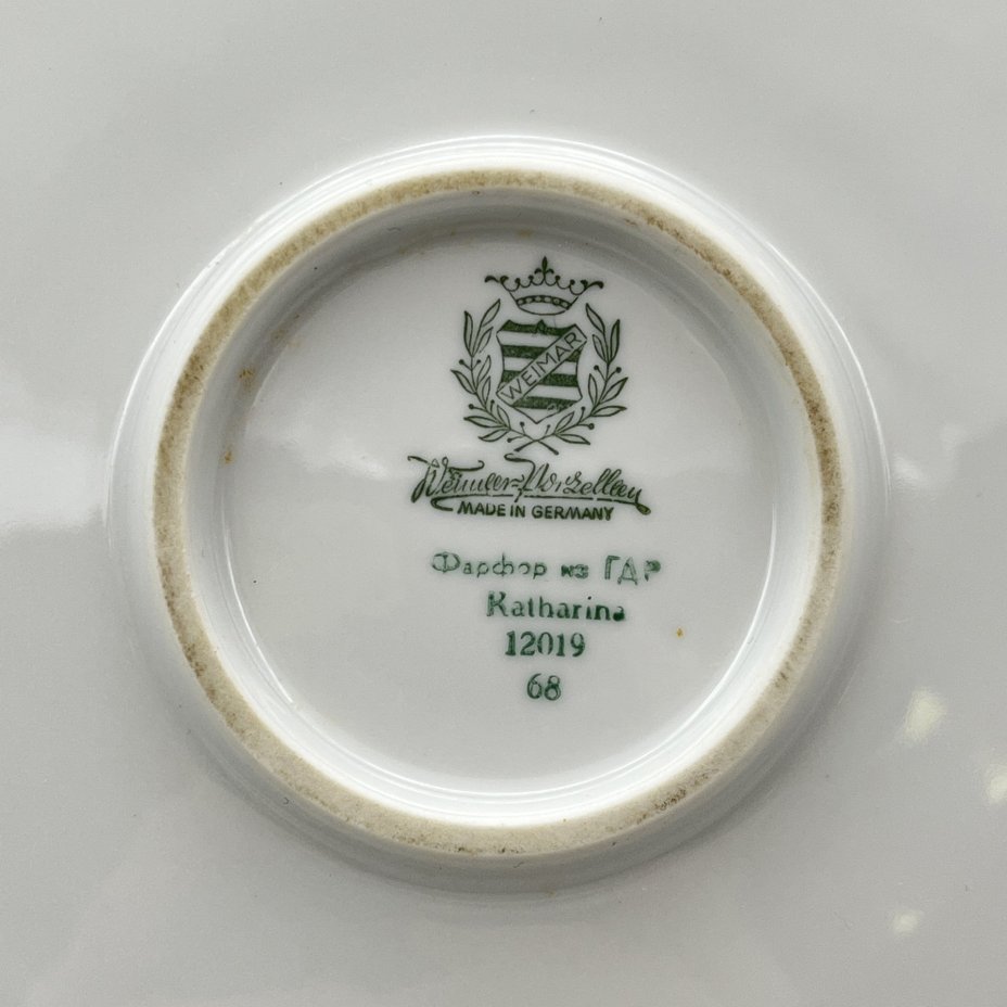 Блюдо, украшенное цветочным декором, серия "Katharina", фарфор, золочение, Weimar Porzellan (Веймарский фарфор), ГДР, 1950-1980 гг.