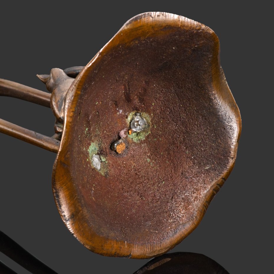Статуэтка "Журавль с лягушкой на постаменте в виде кувшинки", бронза, литье, гравировка, Япония, 1900-1940 гг.