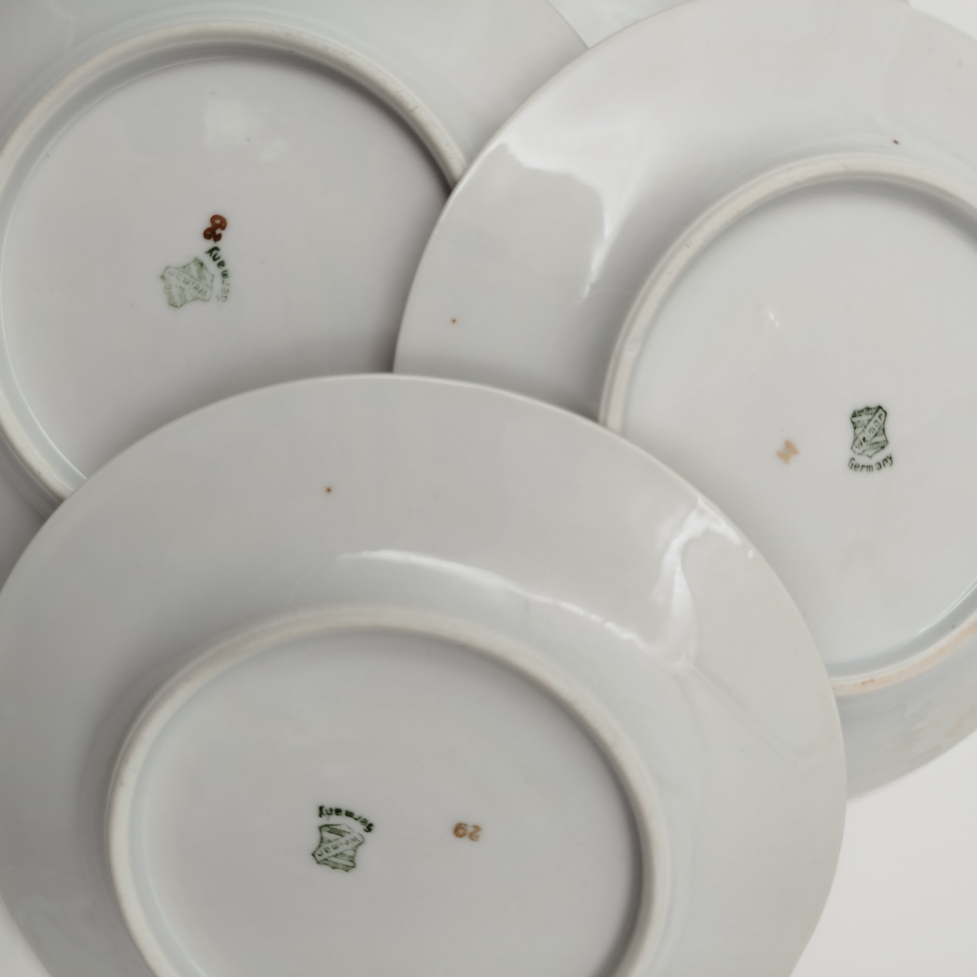 Набор пирожковых тарелок с цветочным декором на 6 персон, фарфор, деколь, золочение, Weimar Porzellan (Веймарский фарфор), Германия, 1920-1933 гг.