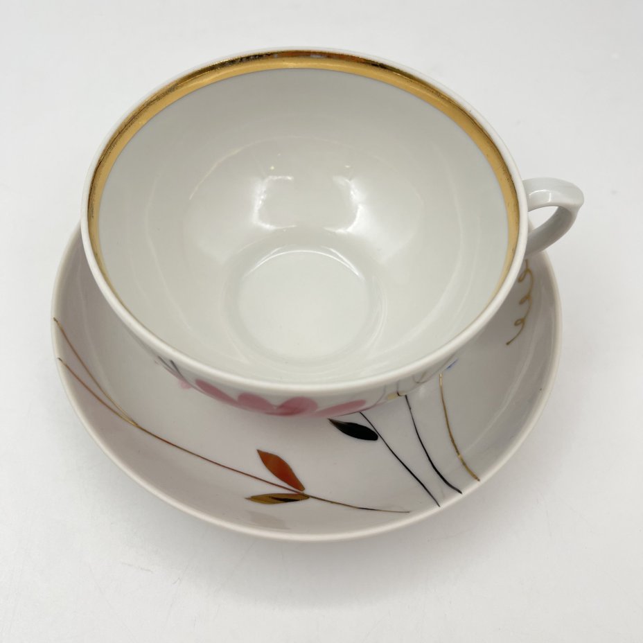 Пара чайная с цветочным декором в виде астр, фарфор, роспись, золочение, Дулевский фарфоровый завод (Дулёво), СССР, 1968-1991 гг.