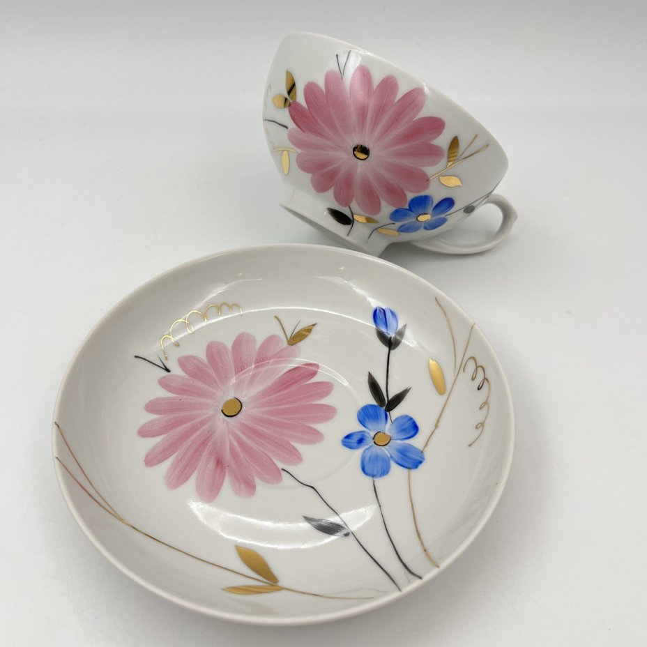 Пара чайная с цветочным декором в виде астр, фарфор, роспись, золочение, Дулевский фарфоровый завод (Дулёво), СССР, 1968-1991 гг.