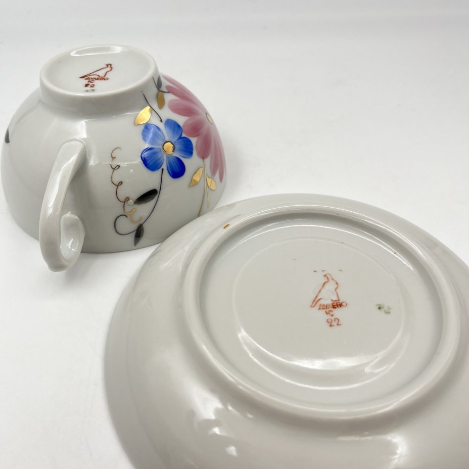 Пара чайная с цветочным декором в виде астр, фарфор, роспись, золочение, Дулевский фарфоровый завод (Дулёво), СССР, 1968-1991 гг.