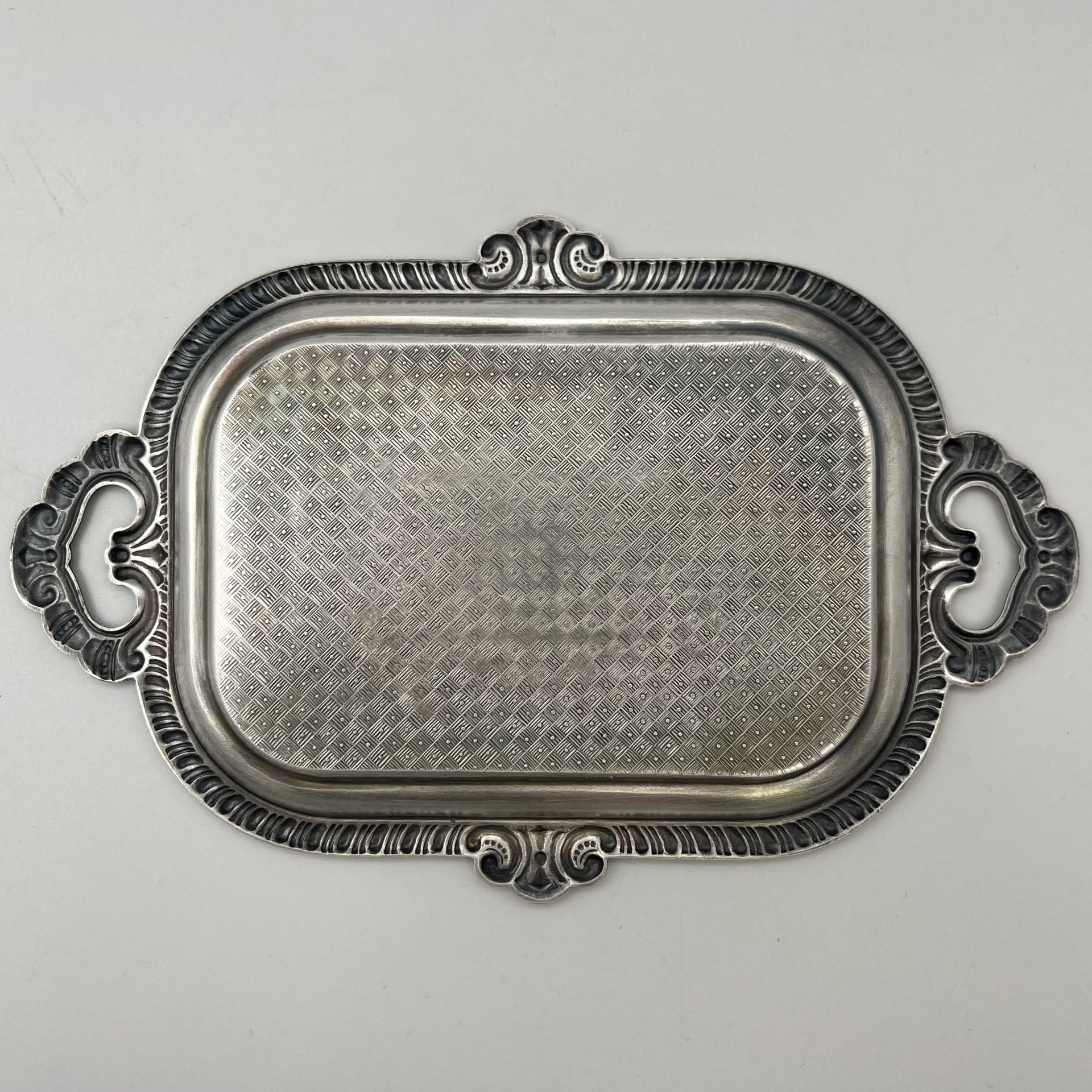 Мелочница (подставка для ключей) в форме подноса с растительным декором