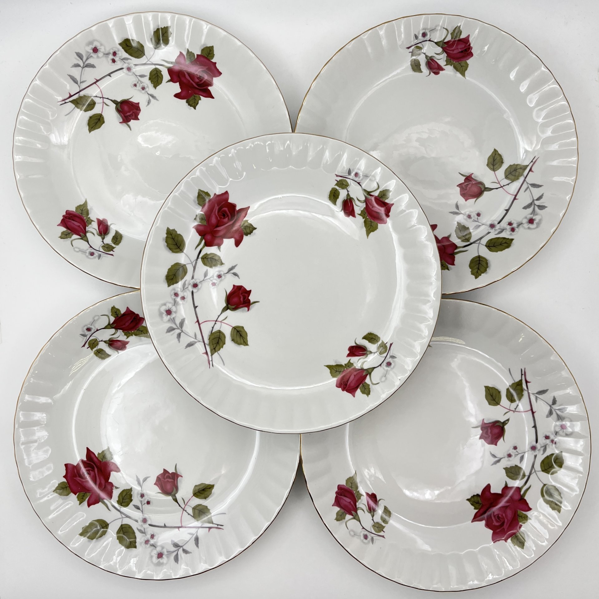 Набор из 6-ти обеденных тарелок, украшенных изображением розы