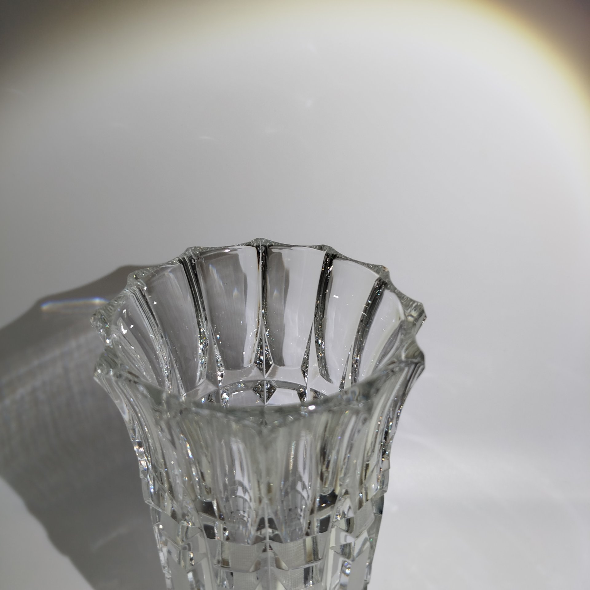 Ваза для цветов "Новоселье" (низкая), автор А.М. Остроумов, хрусталь, алмазная грань, Ленинградский завод художественного стекла (ЛЗХС), СССР, 1980-1990 гг.