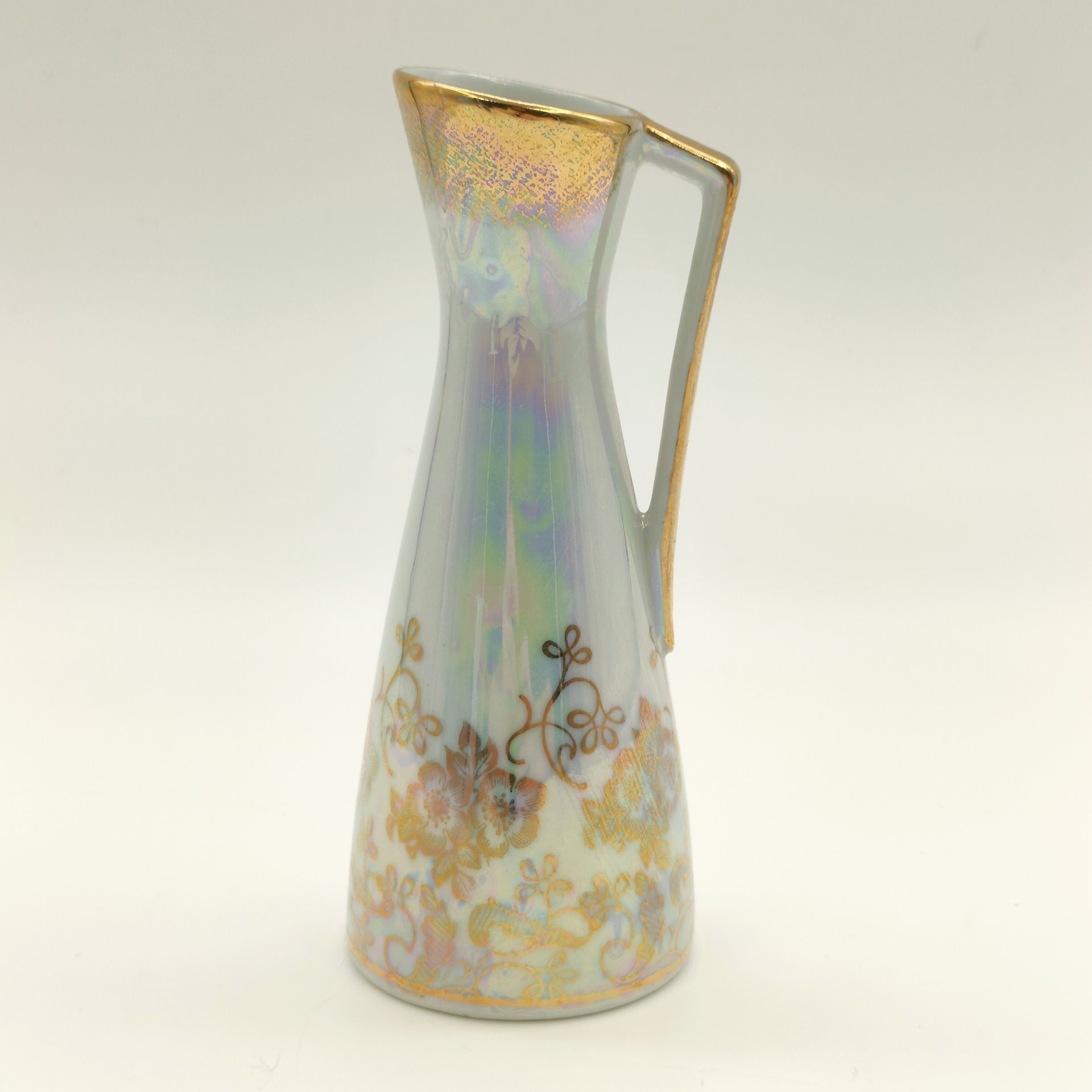 Кувшинчик с цветочным орнаментом на перламутровом фоне, фарфор, люстр, золочение, Martinroda Friedrich Eger & Co. (PM), Германия, 1960-1980 гг.