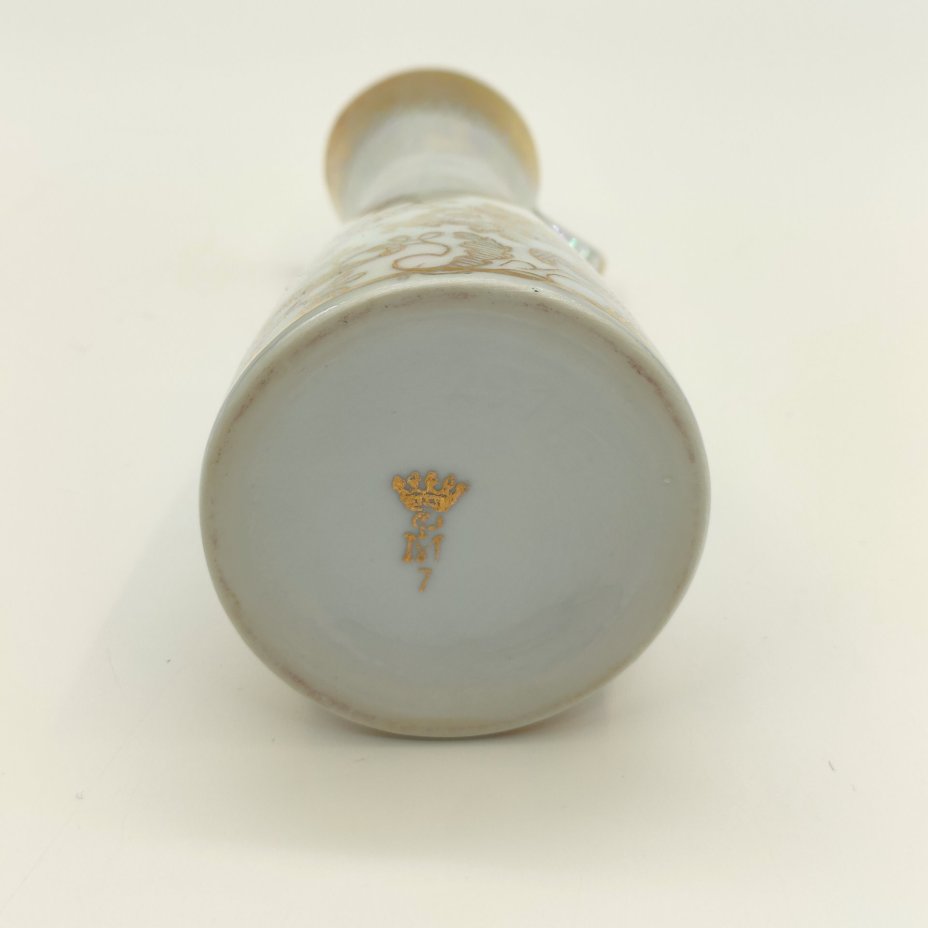 Кувшинчик с цветочным орнаментом на перламутровом фоне, фарфор, люстр, золочение, Martinroda Friedrich Eger & Co. (PM), Германия, 1960-1980 гг.